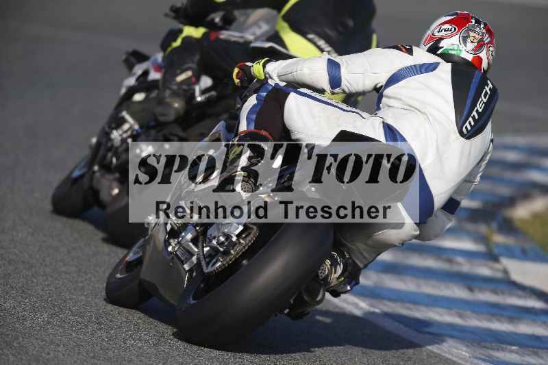 /Archiv-2024/02 29.01.-02.02.2024 Moto Center Thun Jerez/Gruppe gruen-green/backside